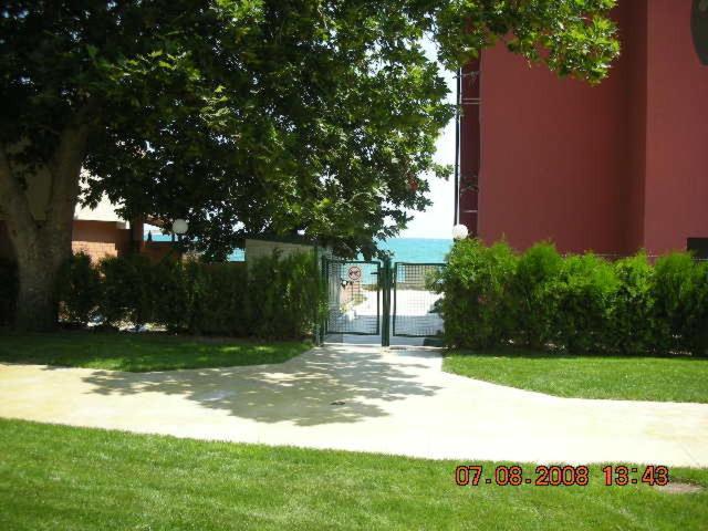 רבדה Oasis Suites Apartments And Studios מראה חיצוני תמונה