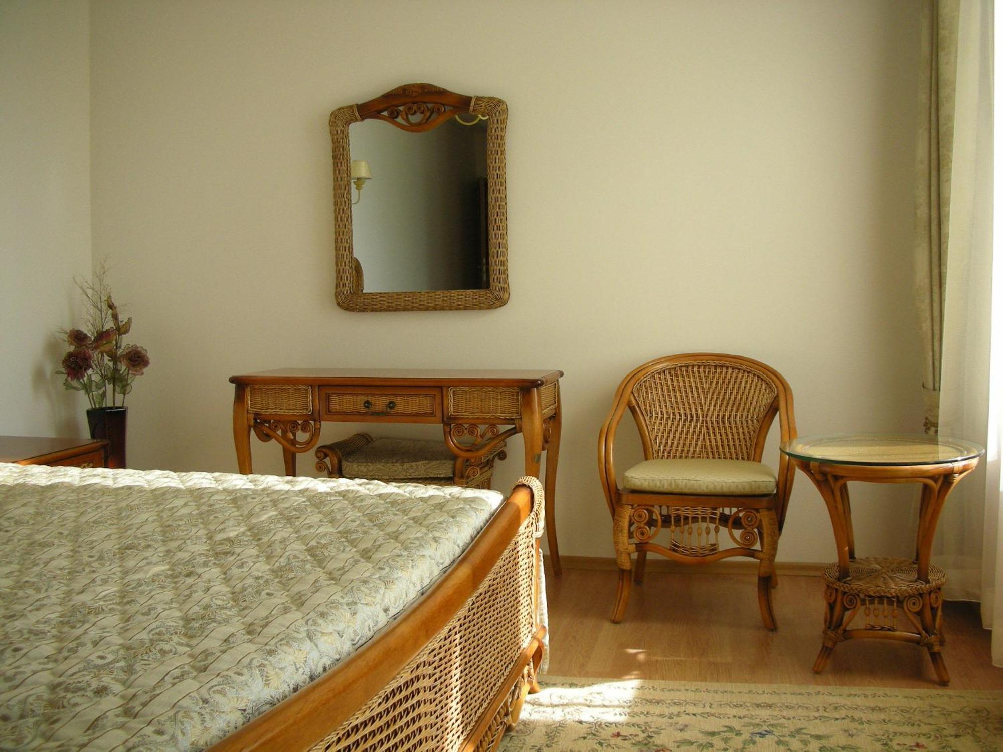 רבדה Oasis Suites Apartments And Studios מראה חיצוני תמונה
