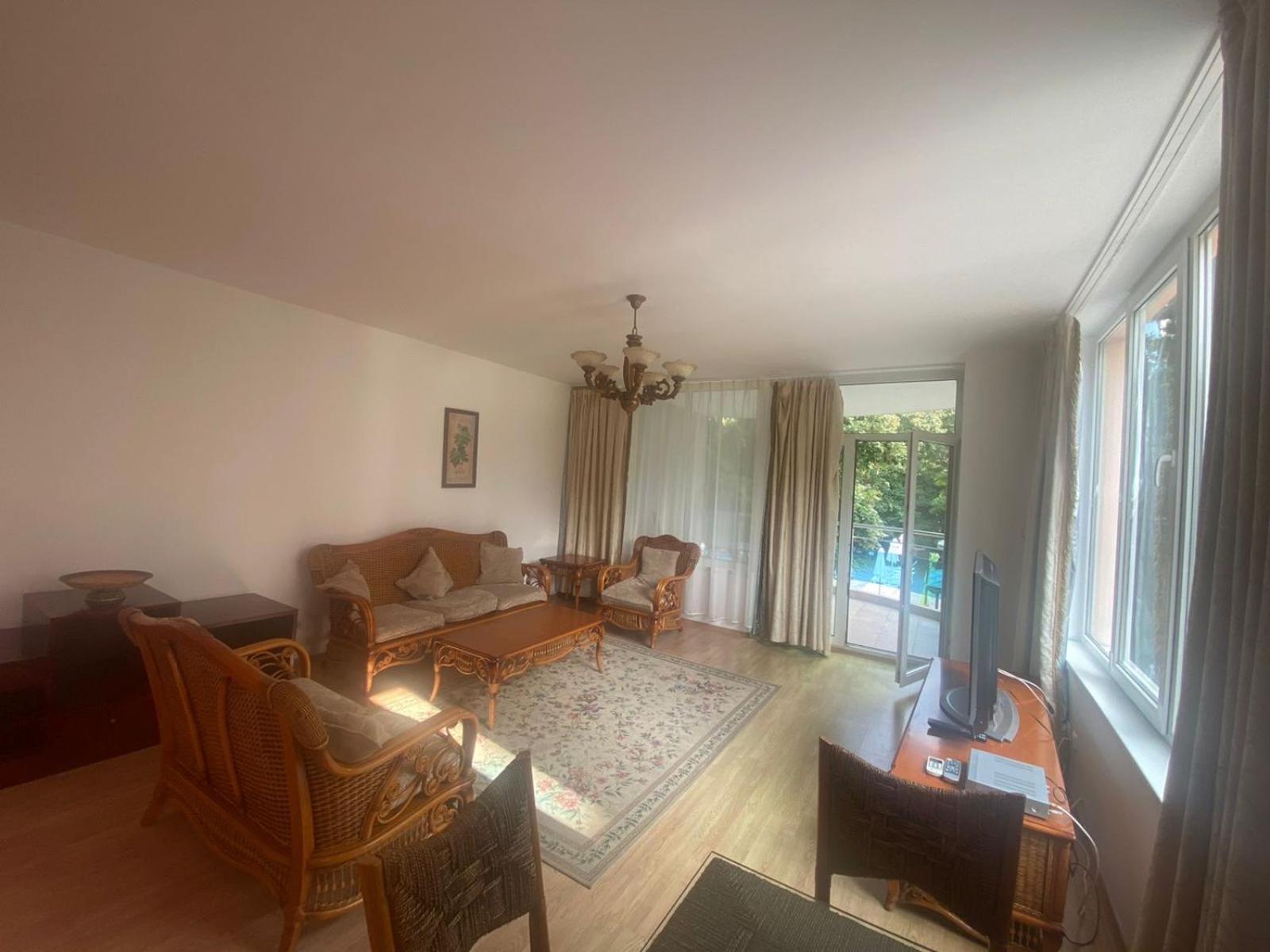 רבדה Oasis Suites Apartments And Studios מראה חיצוני תמונה