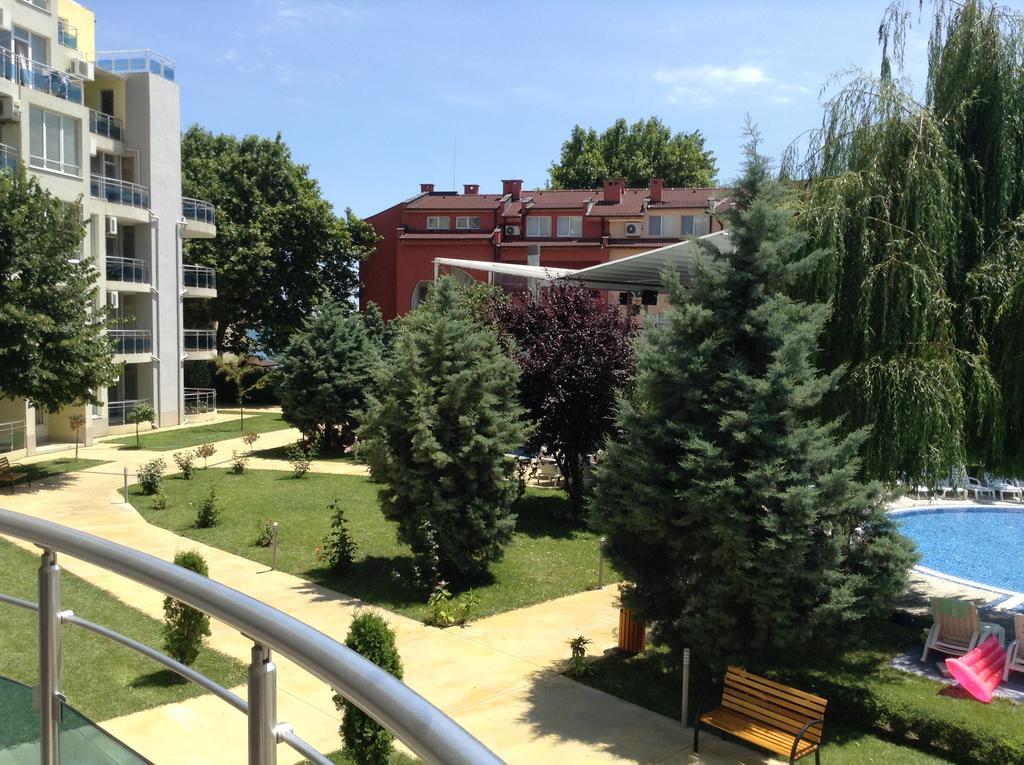 רבדה Oasis Suites Apartments And Studios מראה חיצוני תמונה