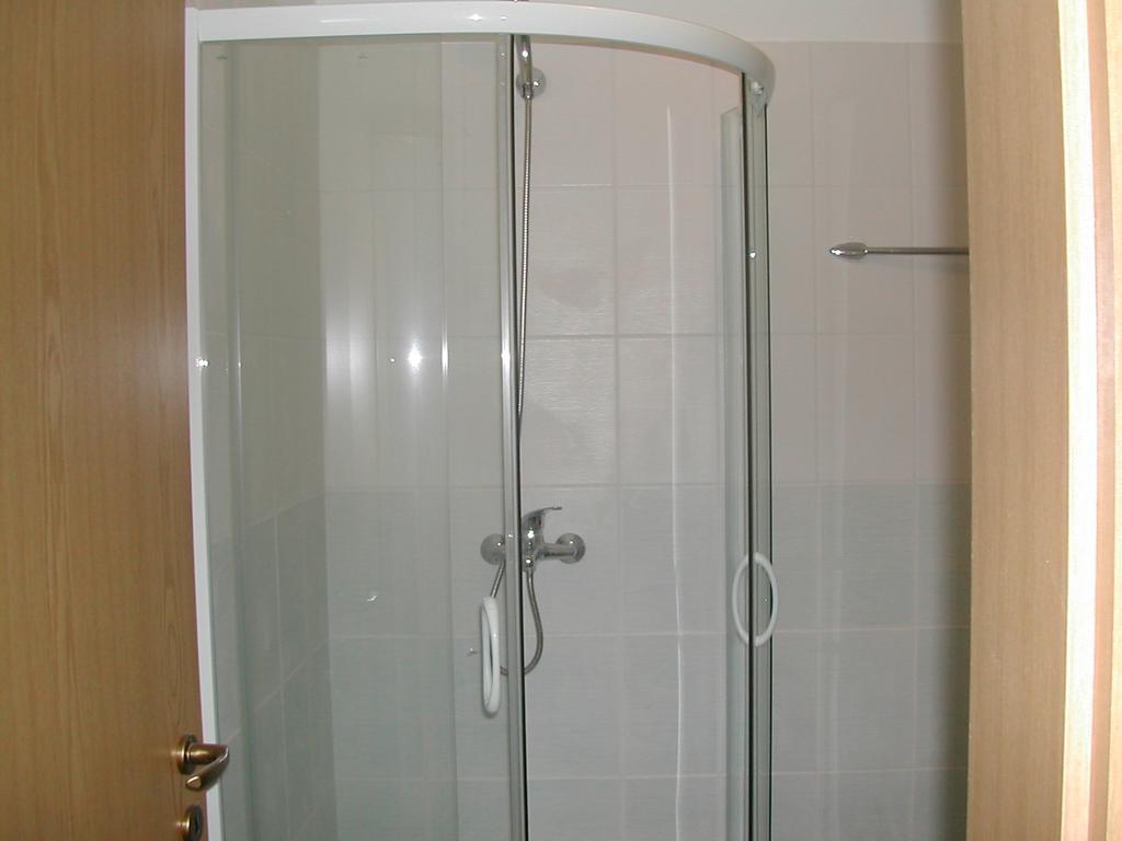רבדה Oasis Suites Apartments And Studios מראה חיצוני תמונה