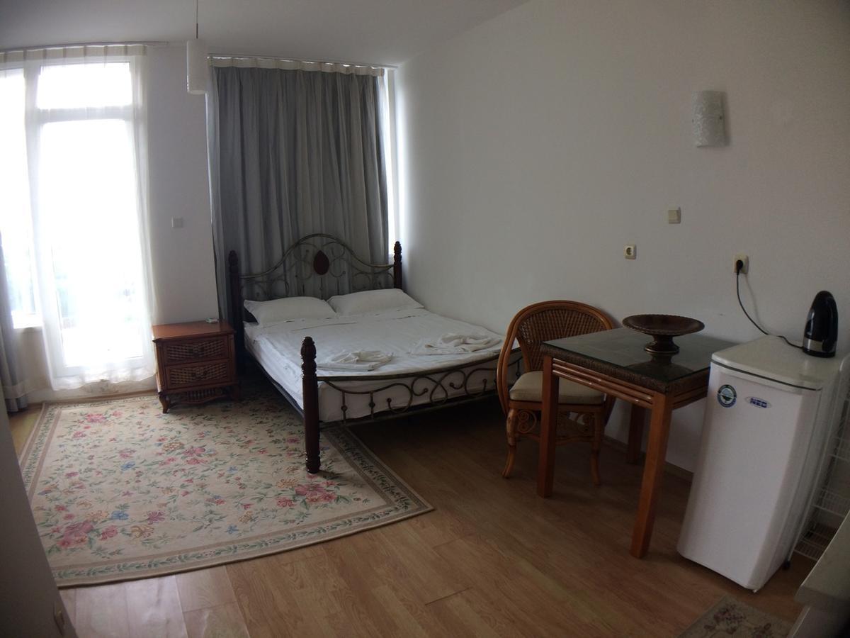 רבדה Oasis Suites Apartments And Studios מראה חיצוני תמונה