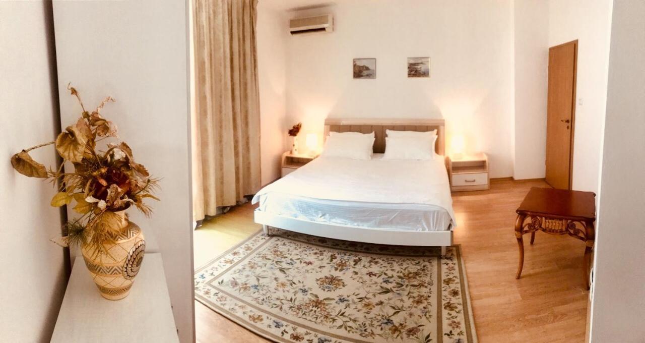 רבדה Oasis Suites Apartments And Studios מראה חיצוני תמונה