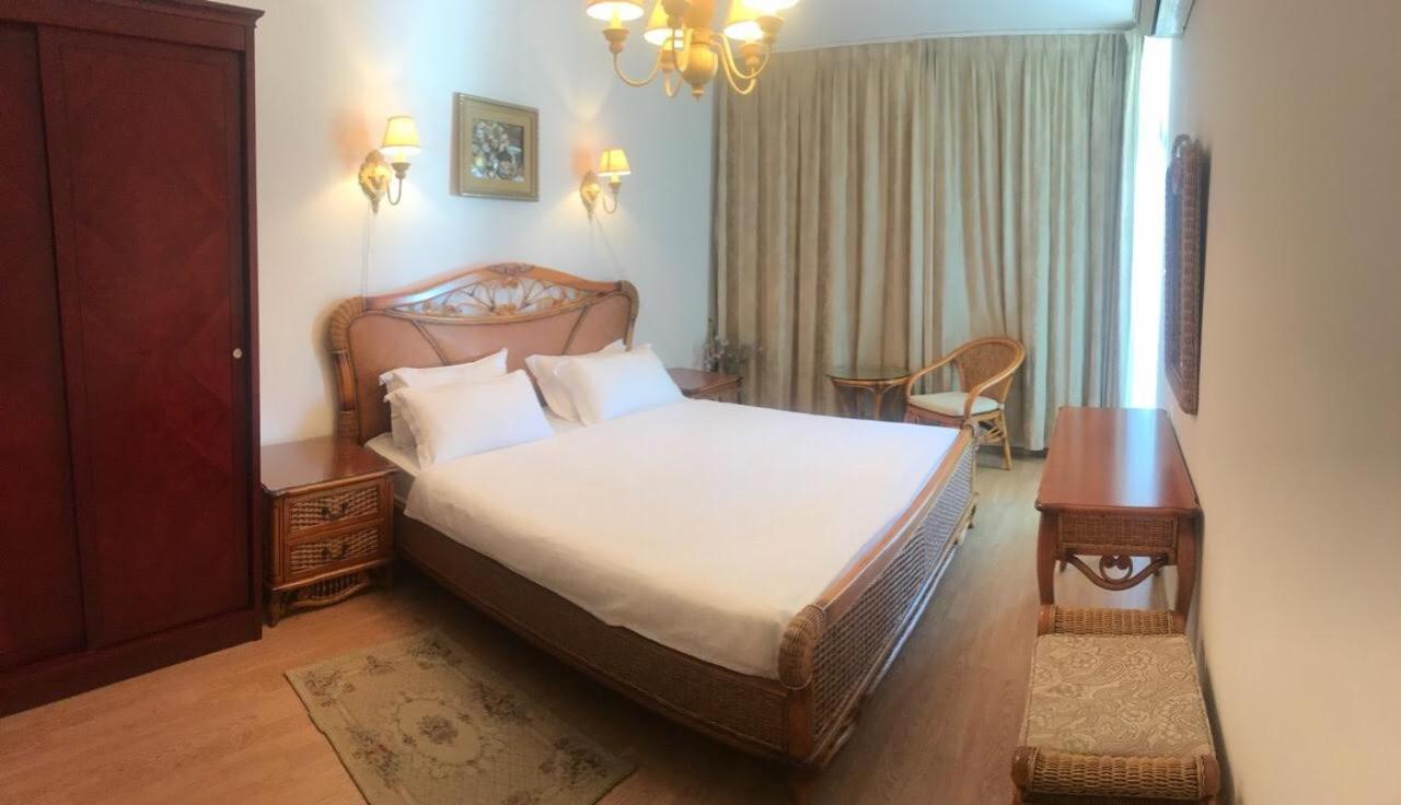 רבדה Oasis Suites Apartments And Studios מראה חיצוני תמונה