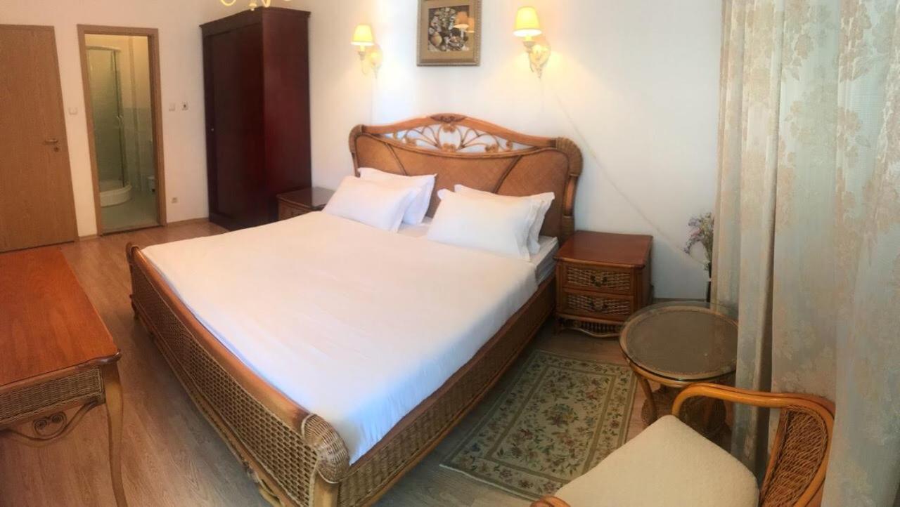 רבדה Oasis Suites Apartments And Studios מראה חיצוני תמונה