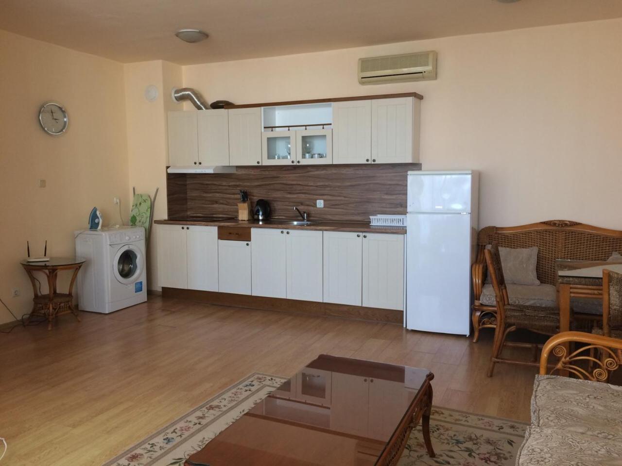 רבדה Oasis Suites Apartments And Studios מראה חיצוני תמונה
